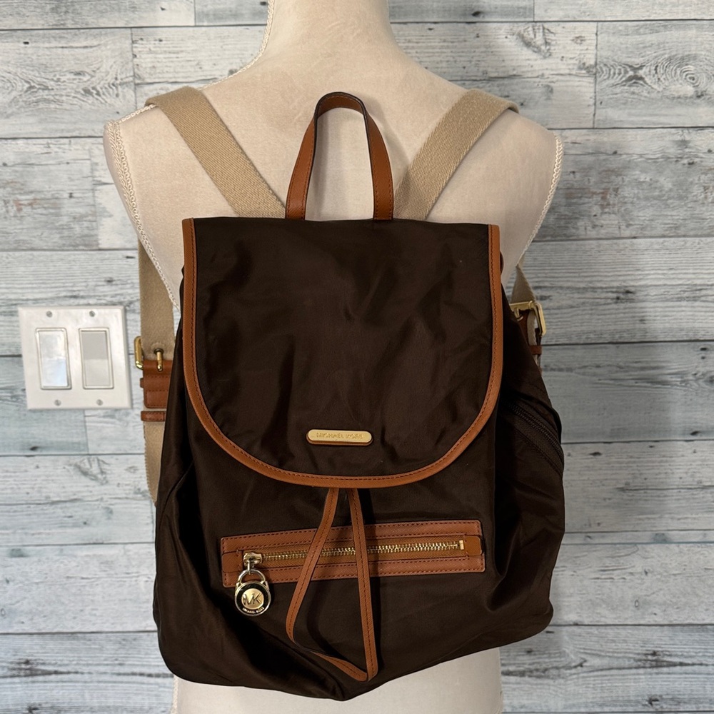 MICHAEL KORS KEMPTON COFFEE NYLON BACKPACK